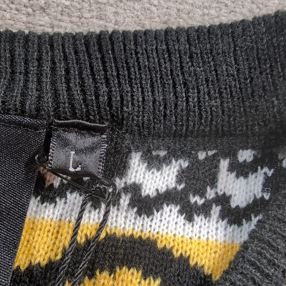 JAUL Black NWT Black White Yellow Long Sleeve Pullover Sweater Size Large Skull - Picture 4 of 10
